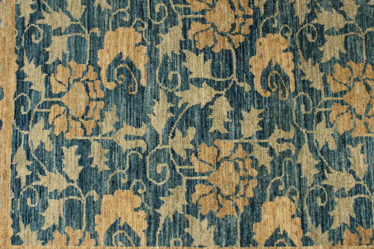 5x7 Blue and Ivory Traditional Rug