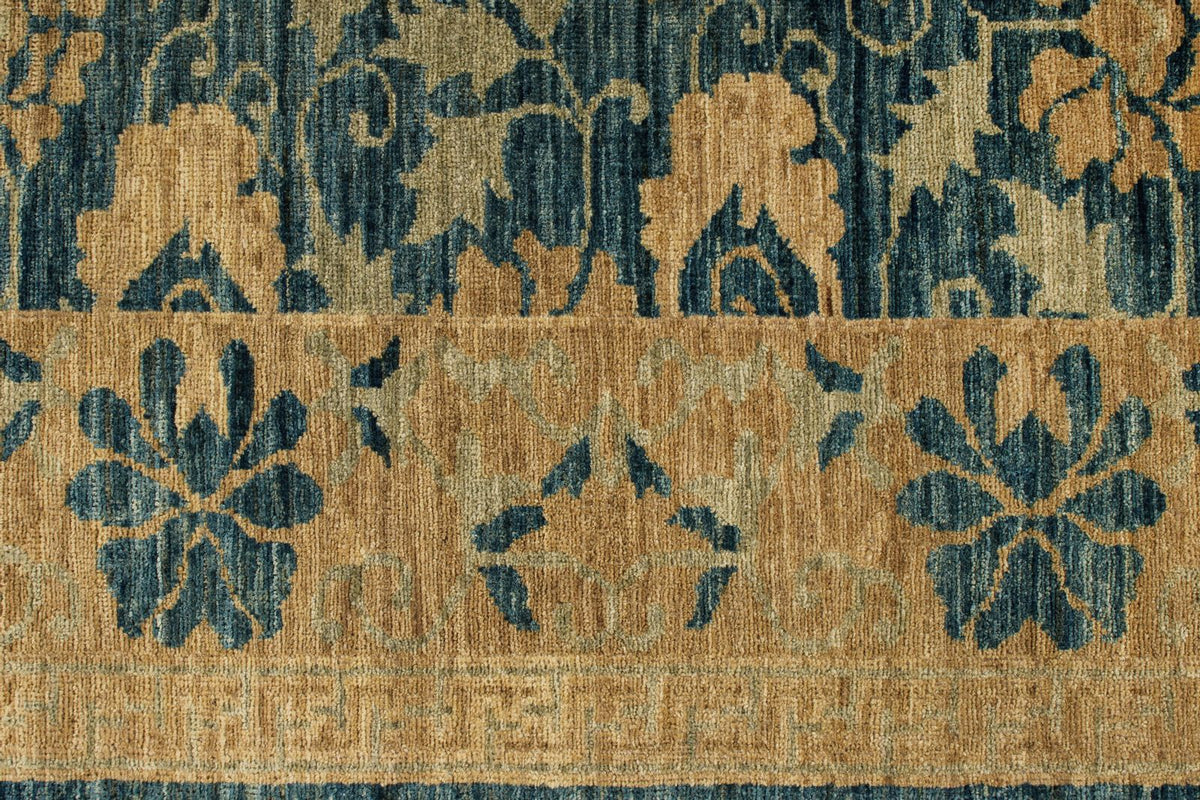 5x7 Blue and Ivory Traditional Rug