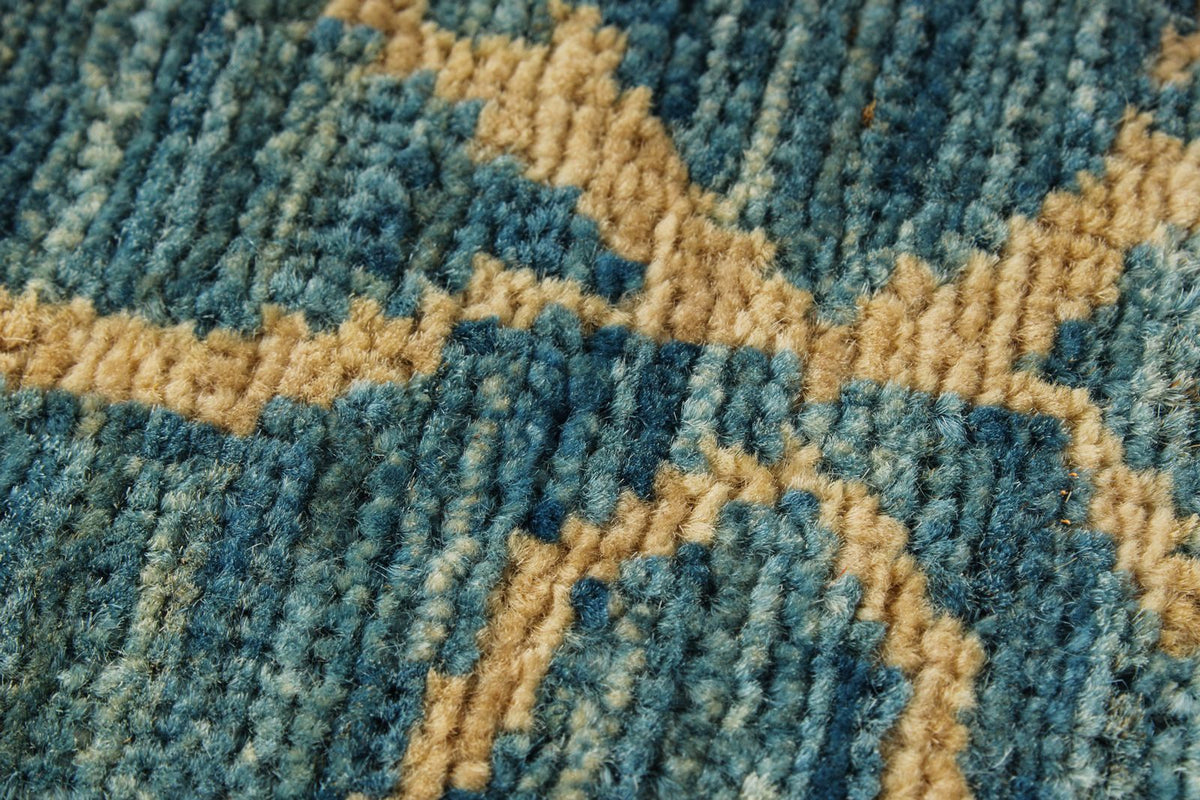5x7 Blue and Ivory Traditional Rug