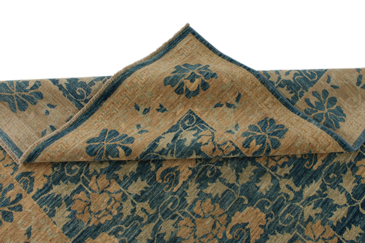5x7 Blue and Ivory Traditional Rug
