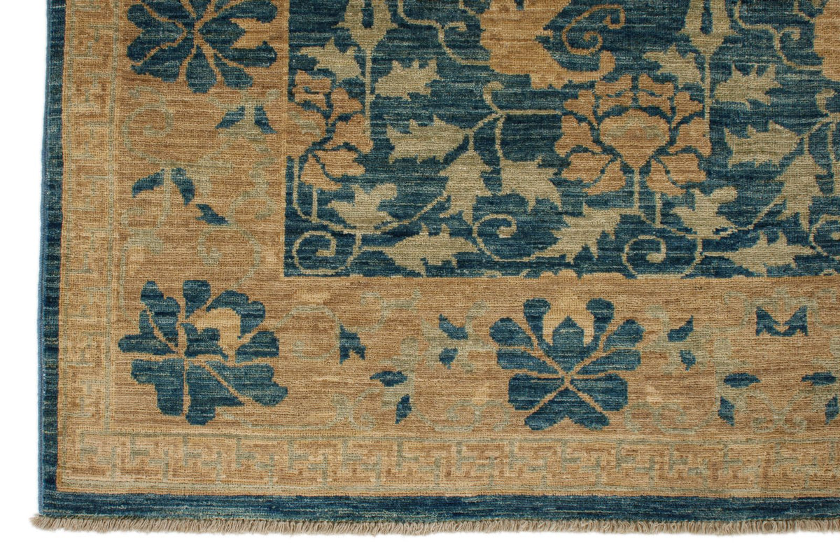 5x7 Blue and Ivory Traditional Rug