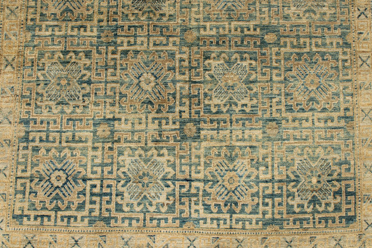 4x6 Blue and Ivory Traditional Rug
