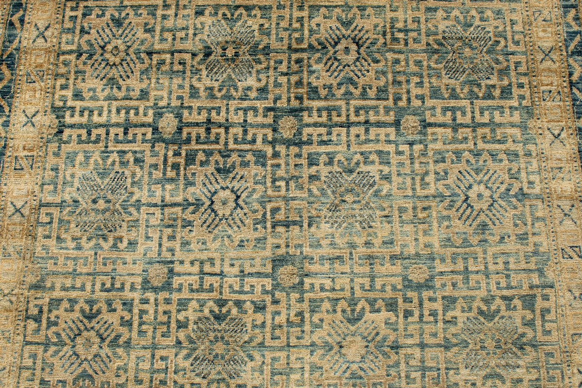 4x6 Blue and Ivory Traditional Rug