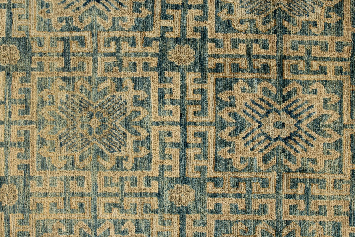 4x6 Blue and Ivory Traditional Rug
