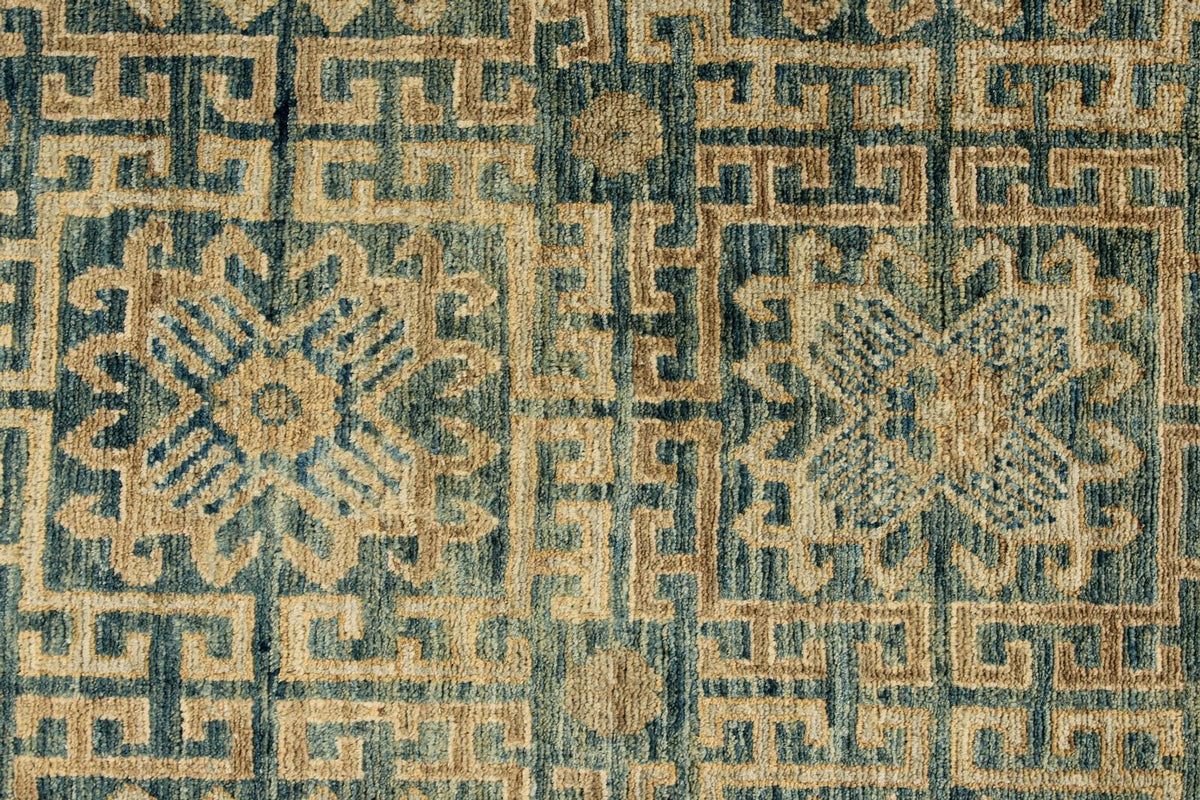 4x6 Blue and Ivory Traditional Rug