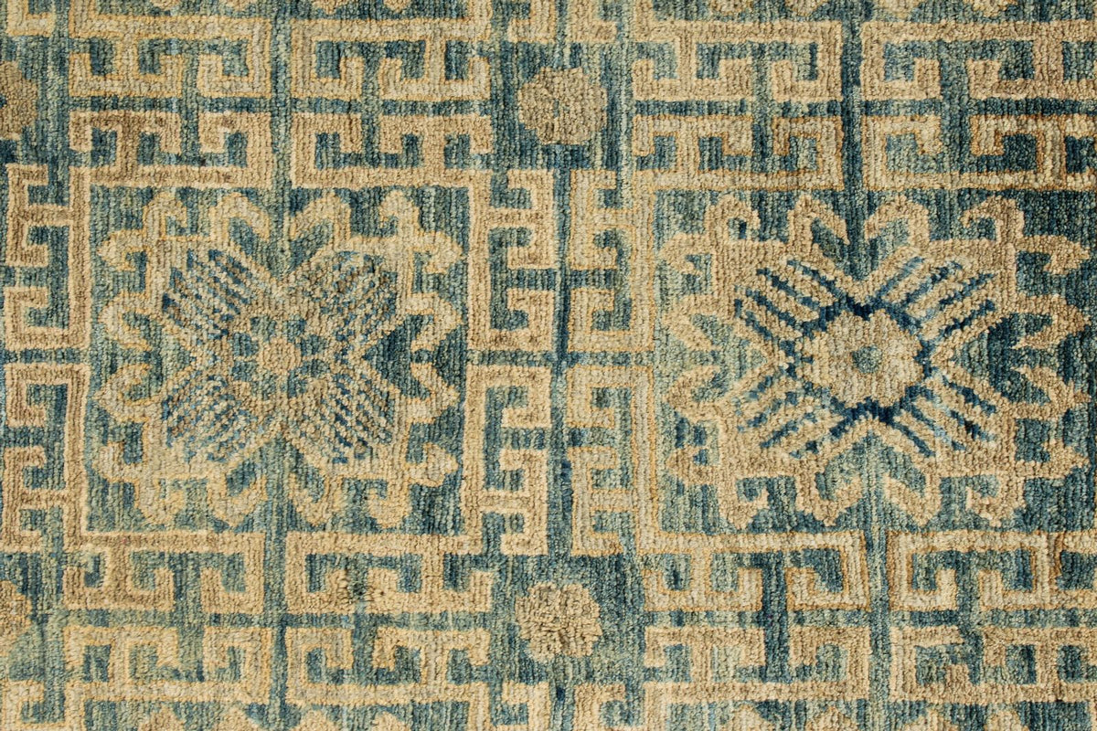 4x6 Blue and Ivory Traditional Rug