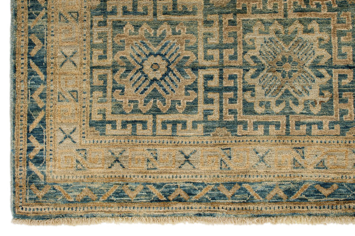 4x6 Blue and Ivory Traditional Rug