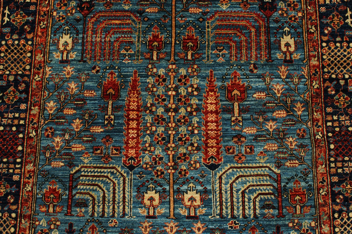 4x6 Blue and Navy Traditional Rug