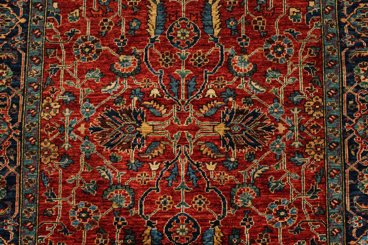 4x6 Red and Navy Traditional Rug