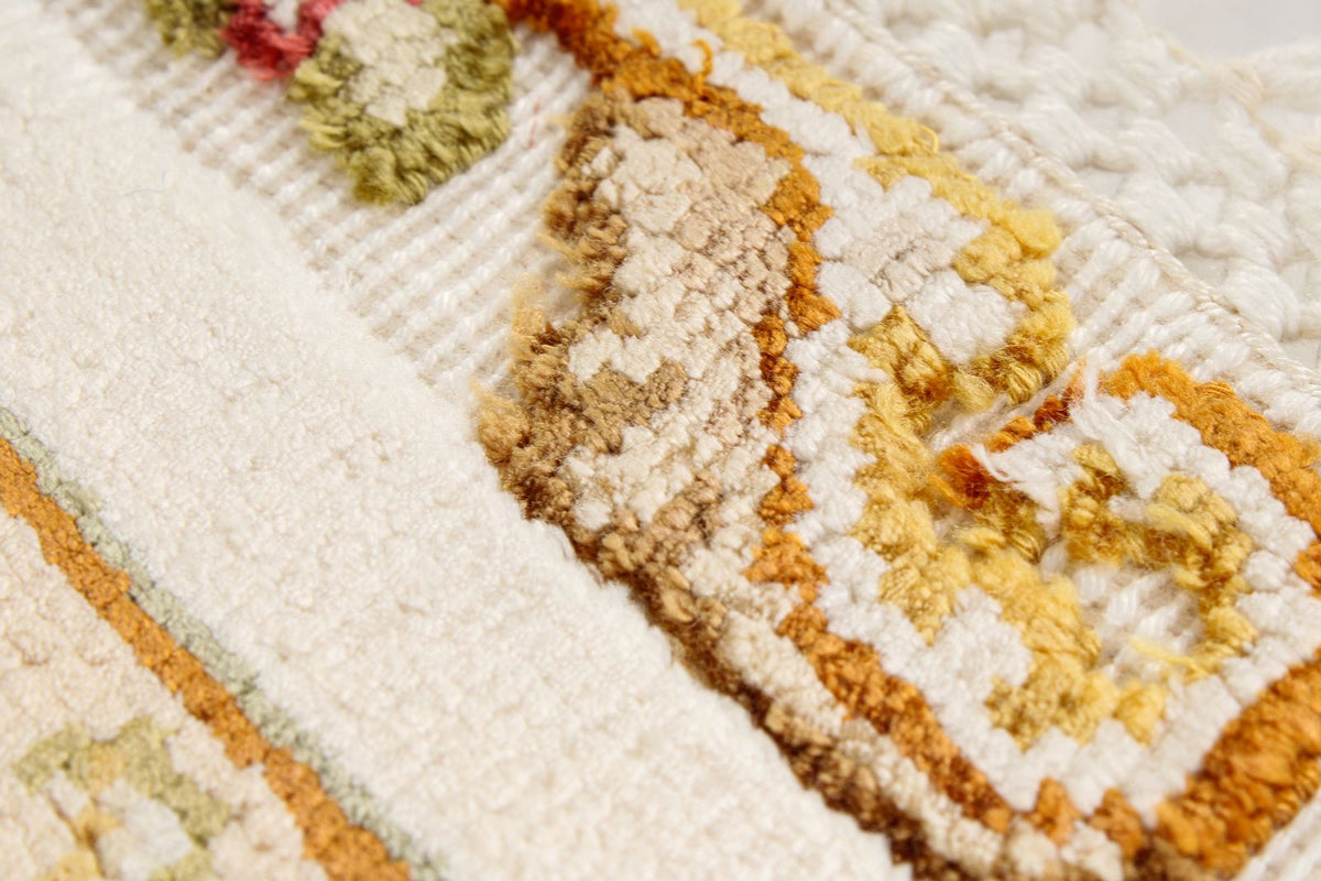5x7 Ivory and Blue Turkish Silk Rug