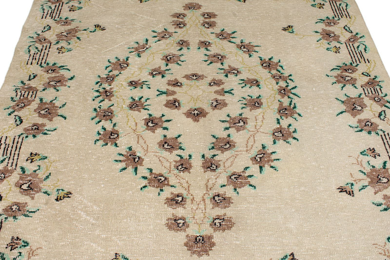 6x9 Ivory and Multicolor Turkish Anatolian Rug