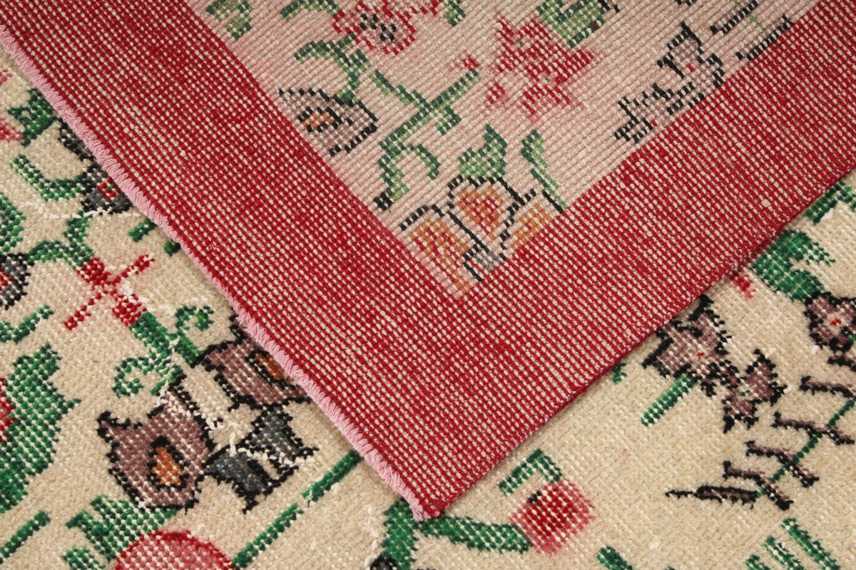 5x9 Ivory and Red Anatolian Turkish Tribal Rug