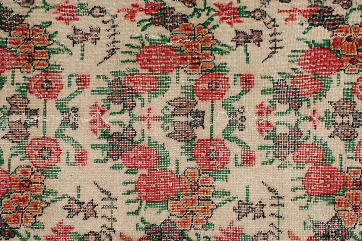 5x9 Ivory and Red Anatolian Turkish Tribal Rug