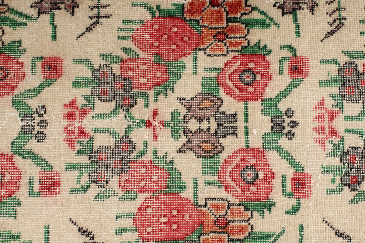 5x9 Ivory and Red Anatolian Turkish Tribal Rug