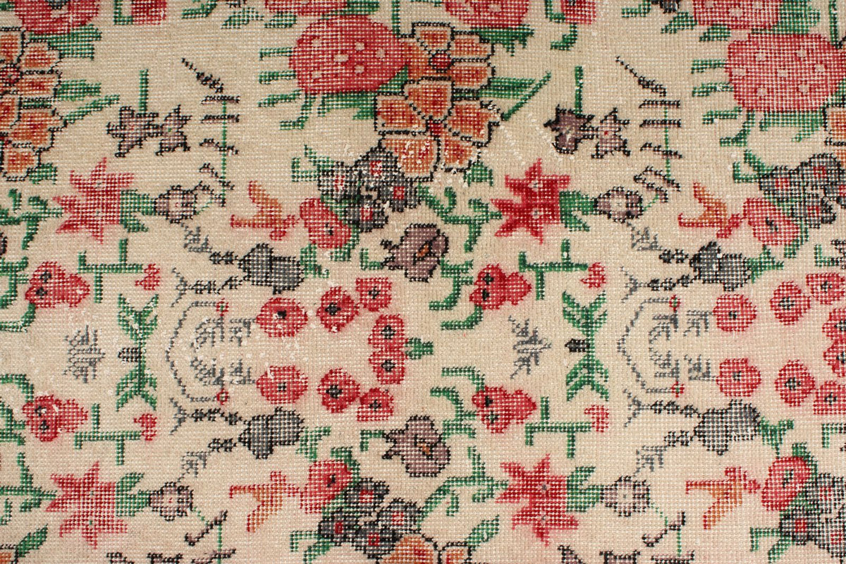 5x9 Ivory and Red Anatolian Turkish Tribal Rug