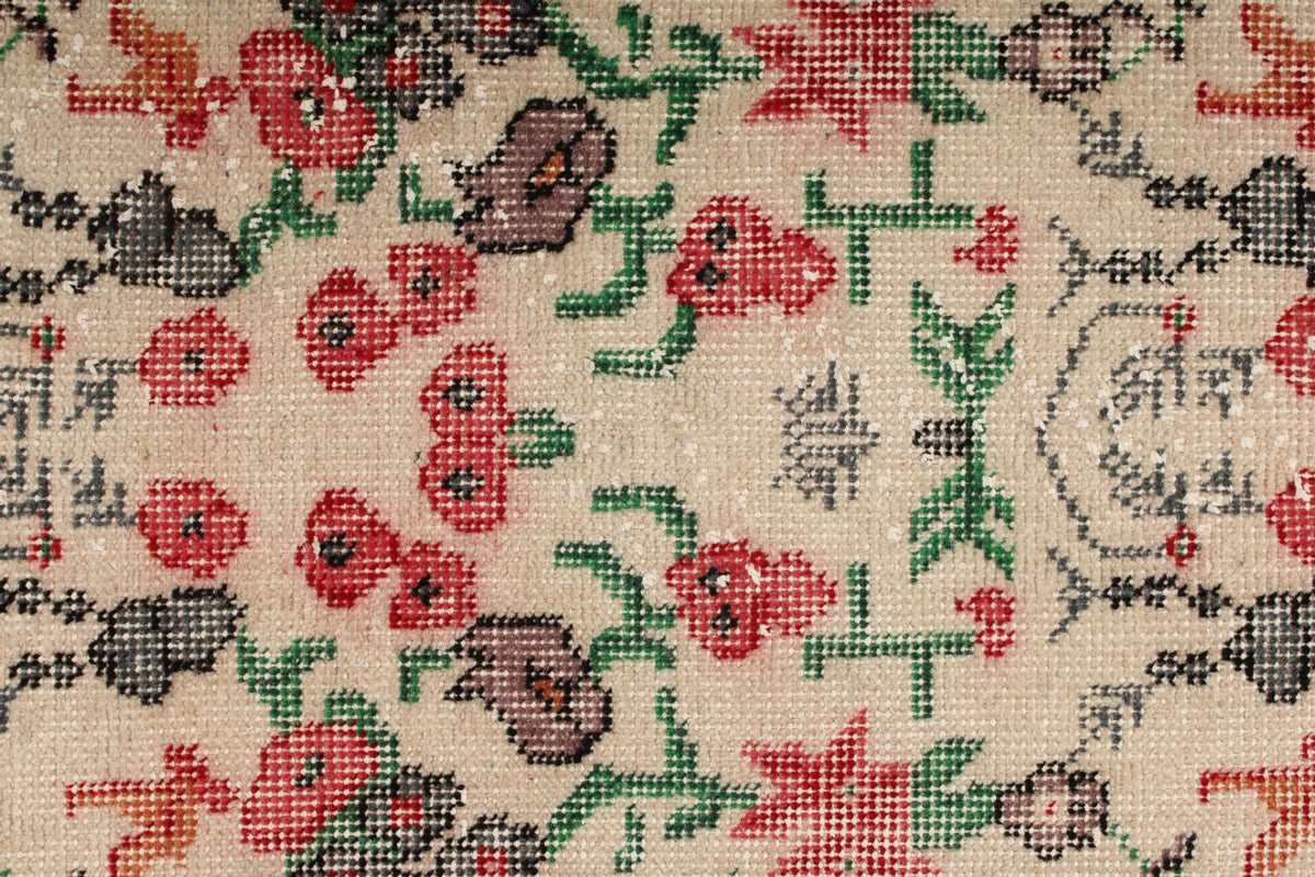 5x9 Ivory and Red Anatolian Turkish Tribal Rug