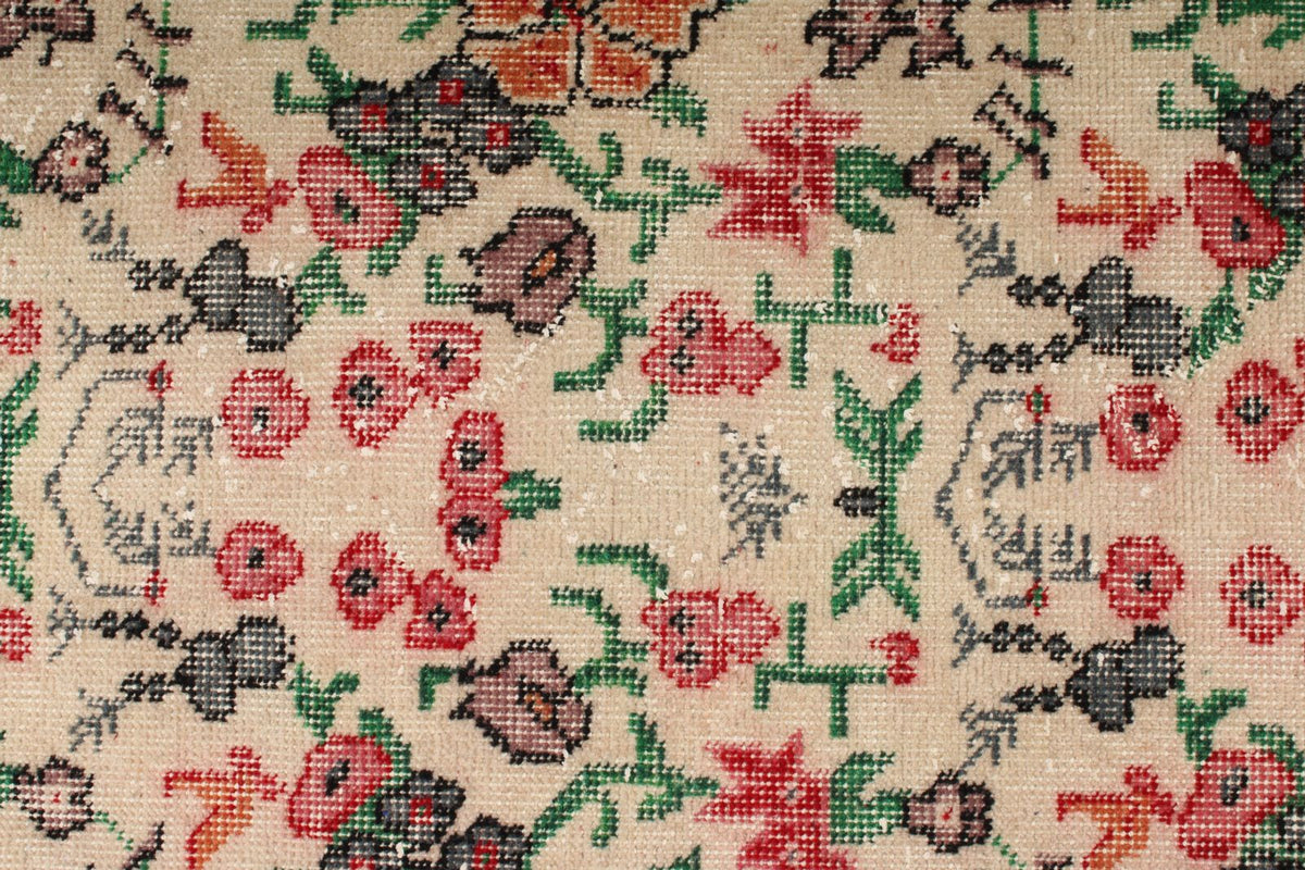 5x9 Ivory and Red Anatolian Turkish Tribal Rug