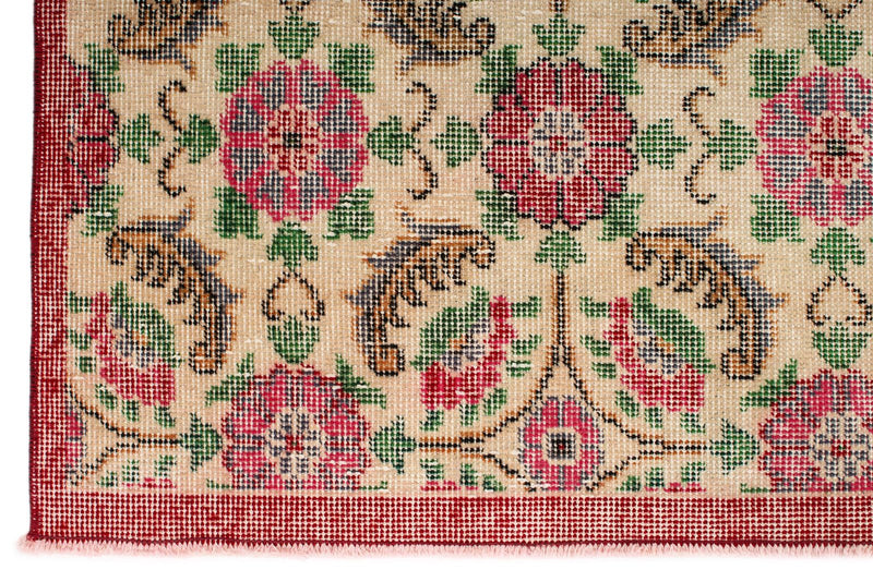 6x9 Ivory and Magenta Turkish Anatolian Rug