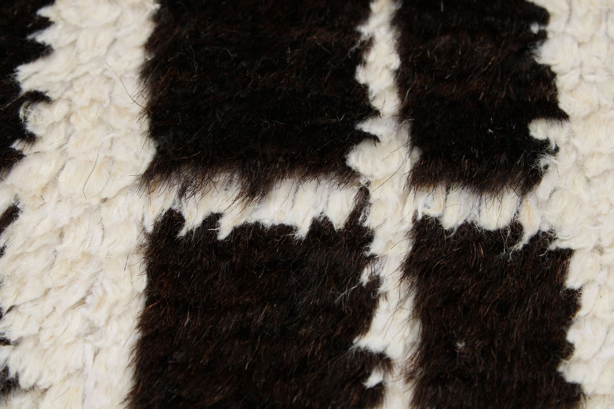 6x8 Beige and White Turkish Tribal Rug