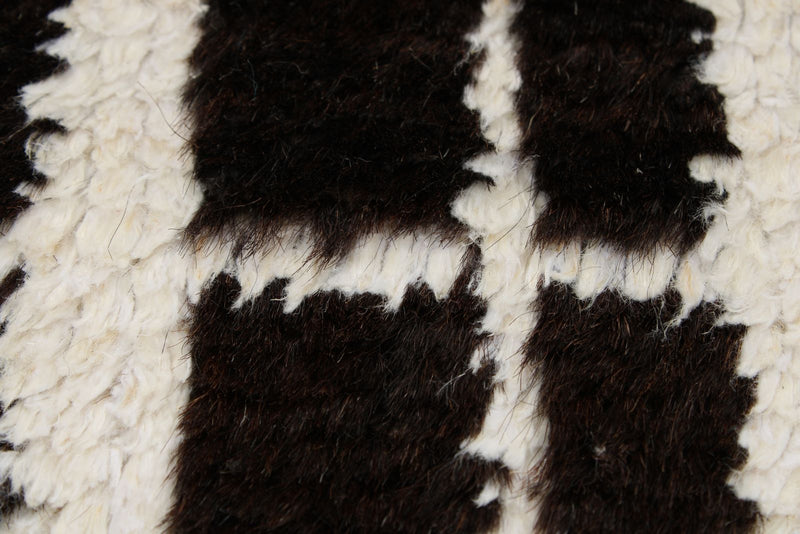 6x8 Beige and White Turkish Tribal Rug