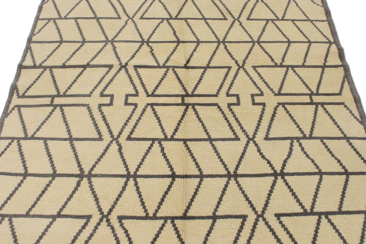 5x7 Beige and Gray Turkish Tribal Rug