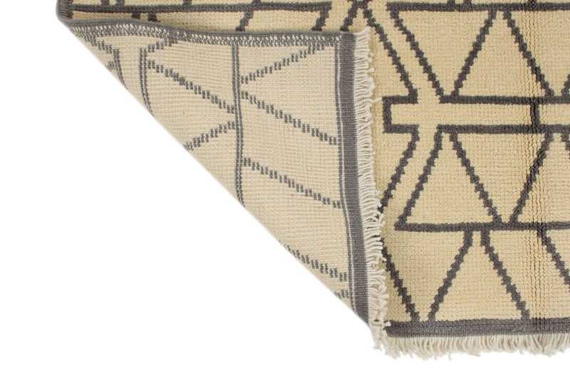 5x7 Beige and Gray Turkish Tribal Rug