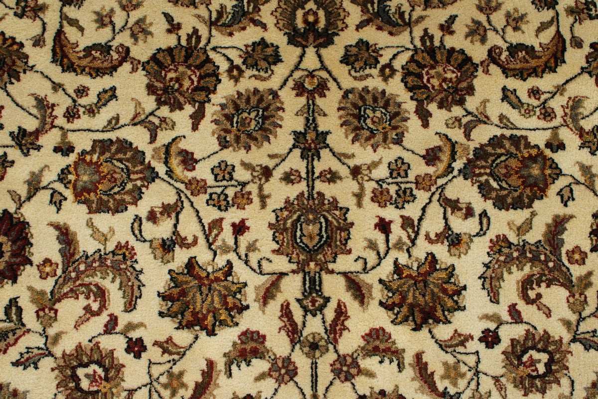 6x8 Ivory and Red Turkish Traditional Rug