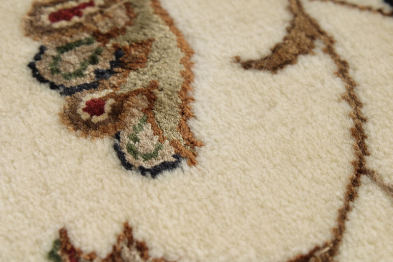 5x7 Beige and Burgundy Persian Rug