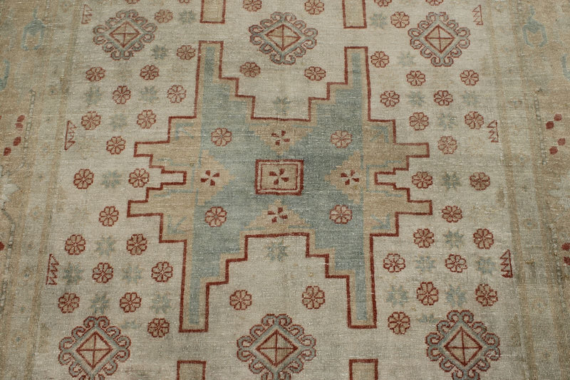 5x9 Beige and Ivory Persian Traditional Rug