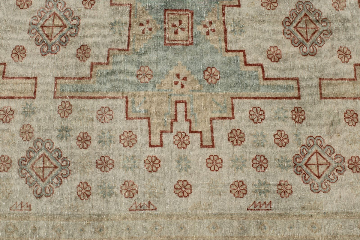 5x9 Beige and Ivory Persian Traditional Rug