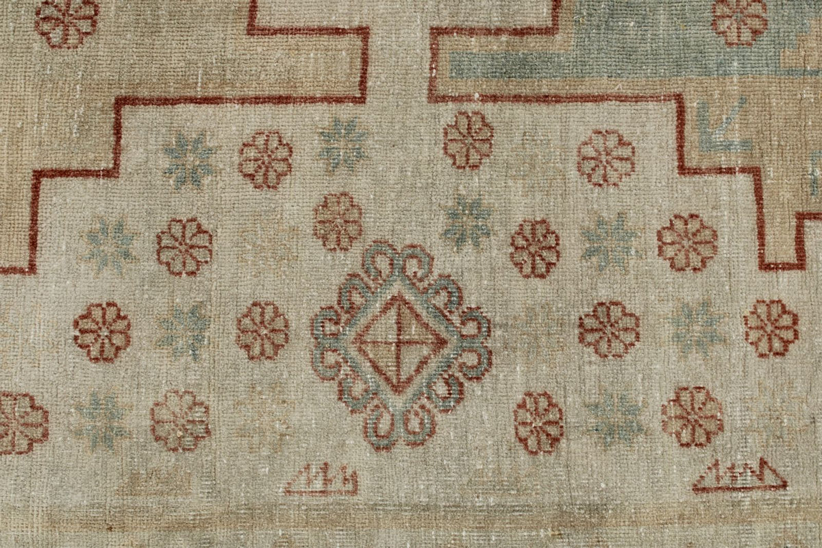 5x9 Beige and Ivory Persian Traditional Rug