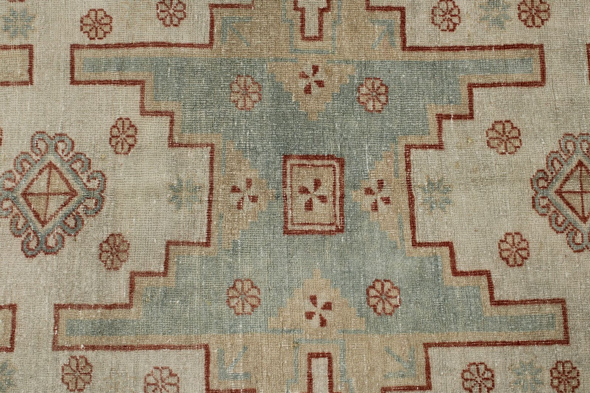 5x9 Beige and Ivory Persian Traditional Rug