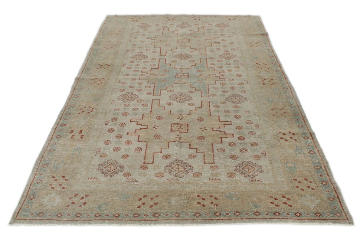 5x9 Beige and Ivory Persian Traditional Rug