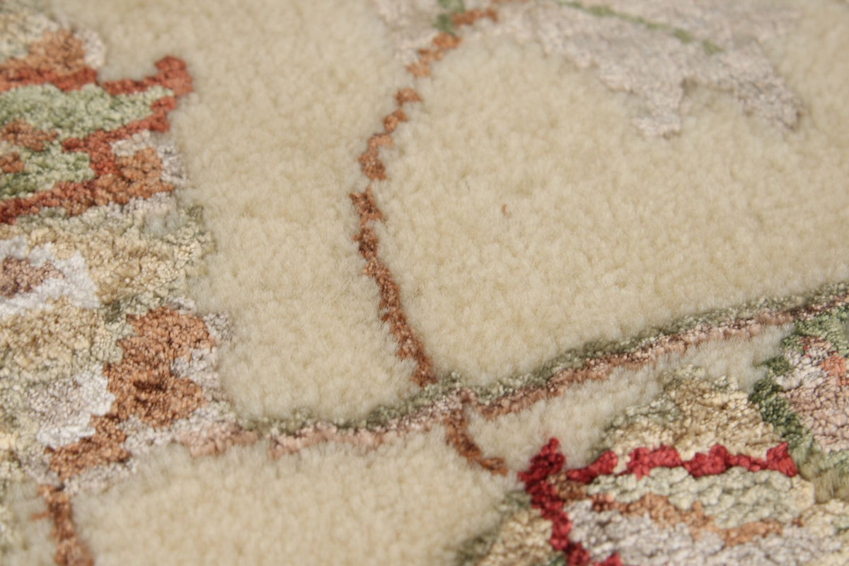 5x7 Ivory and Black Turkish Silk Rug