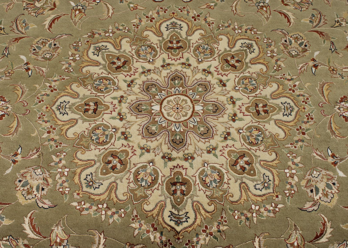 8x10 Light Green and Ivory Turkish Silk Rug