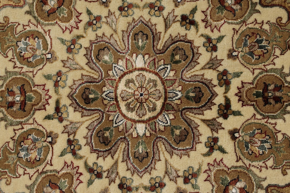 8x10 Light Green and Ivory Turkish Silk Rug
