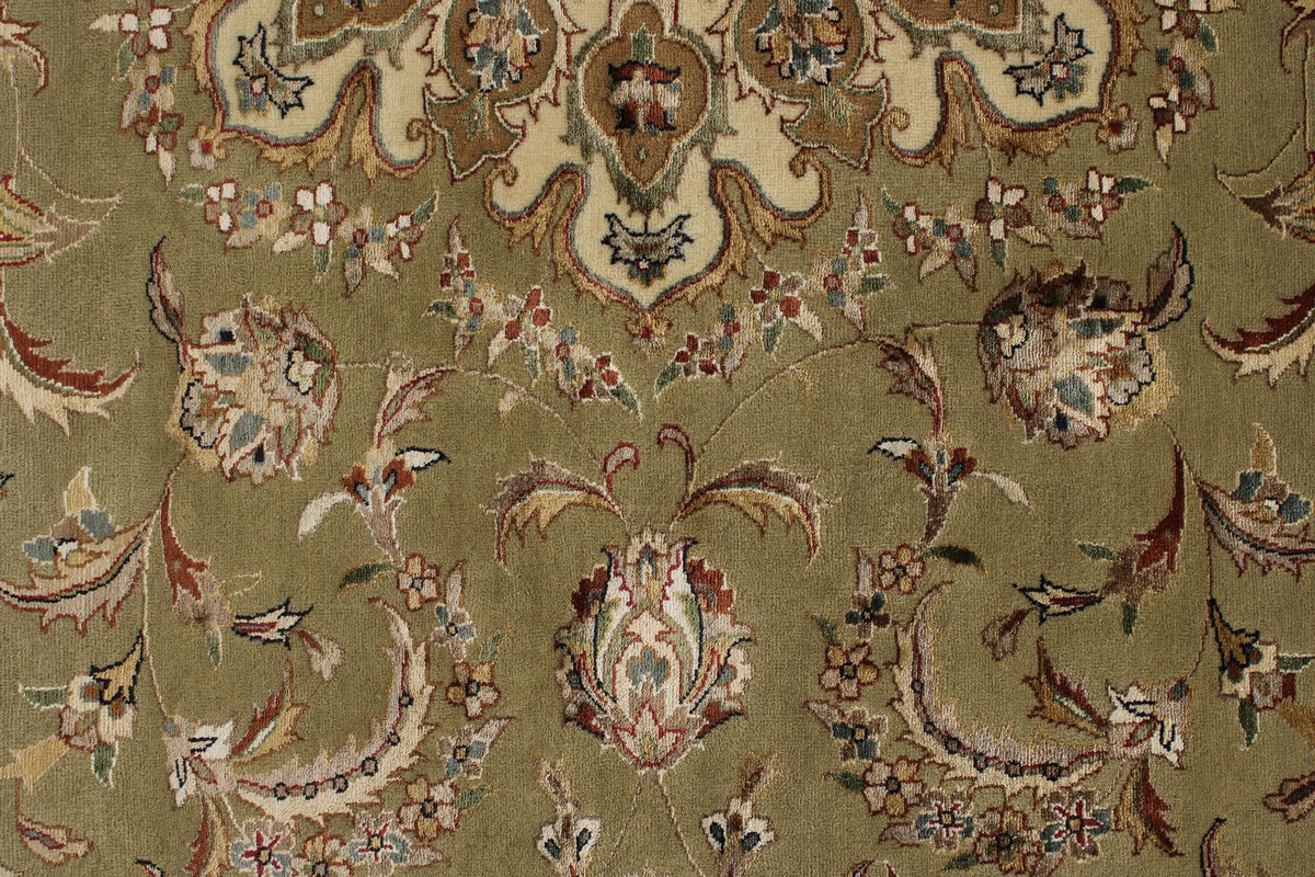 8x10 Light Green and Ivory Turkish Silk Rug