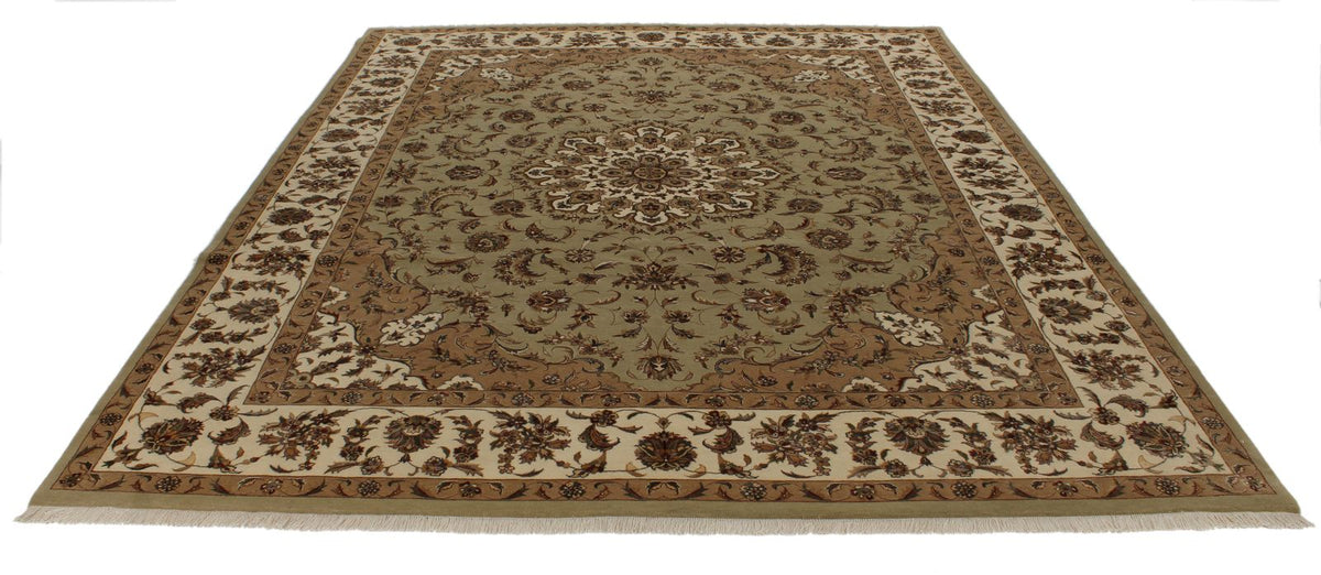 8x10 Light Green and Ivory Turkish Silk Rug
