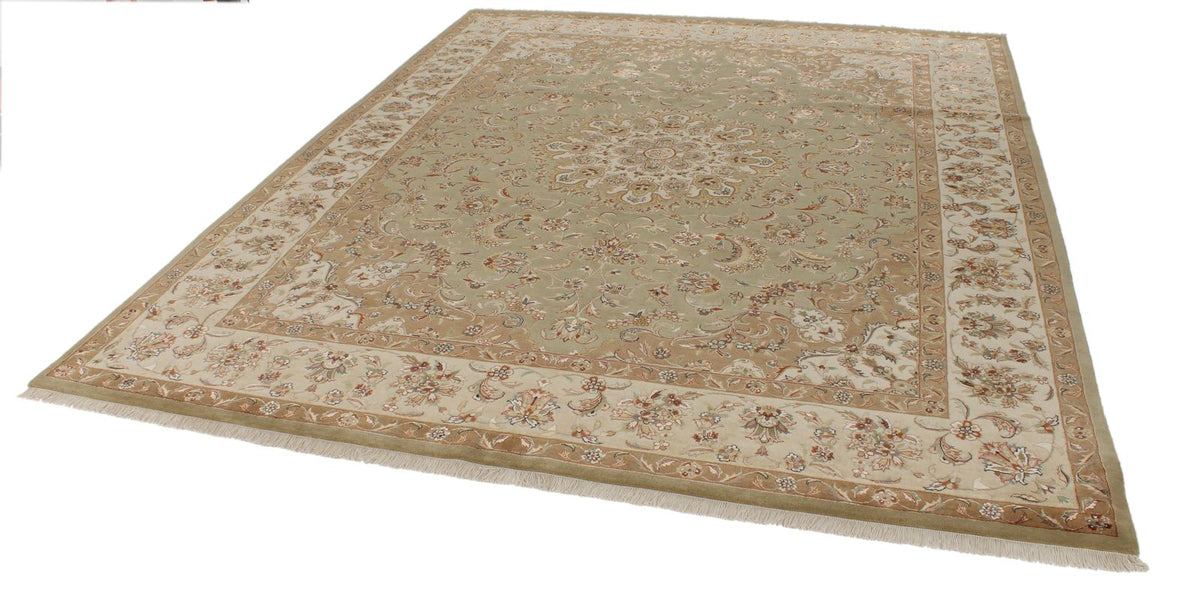8x10 Light Green and Ivory Turkish Silk Rug