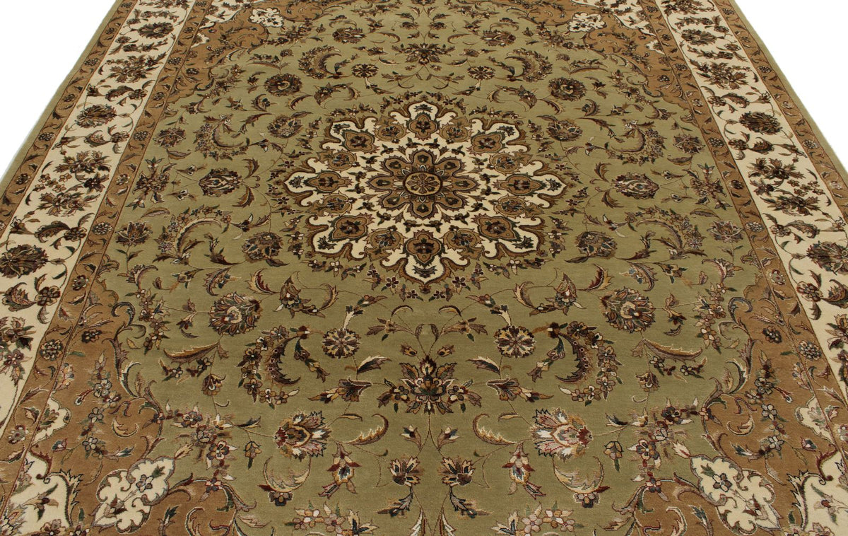 8x10 Light Green and Ivory Turkish Silk Rug