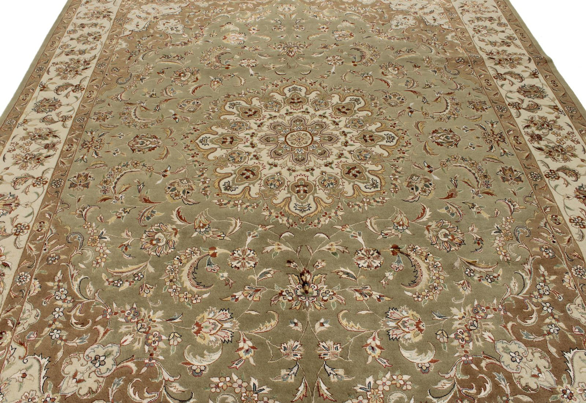 8x10 Light Green and Ivory Turkish Silk Rug