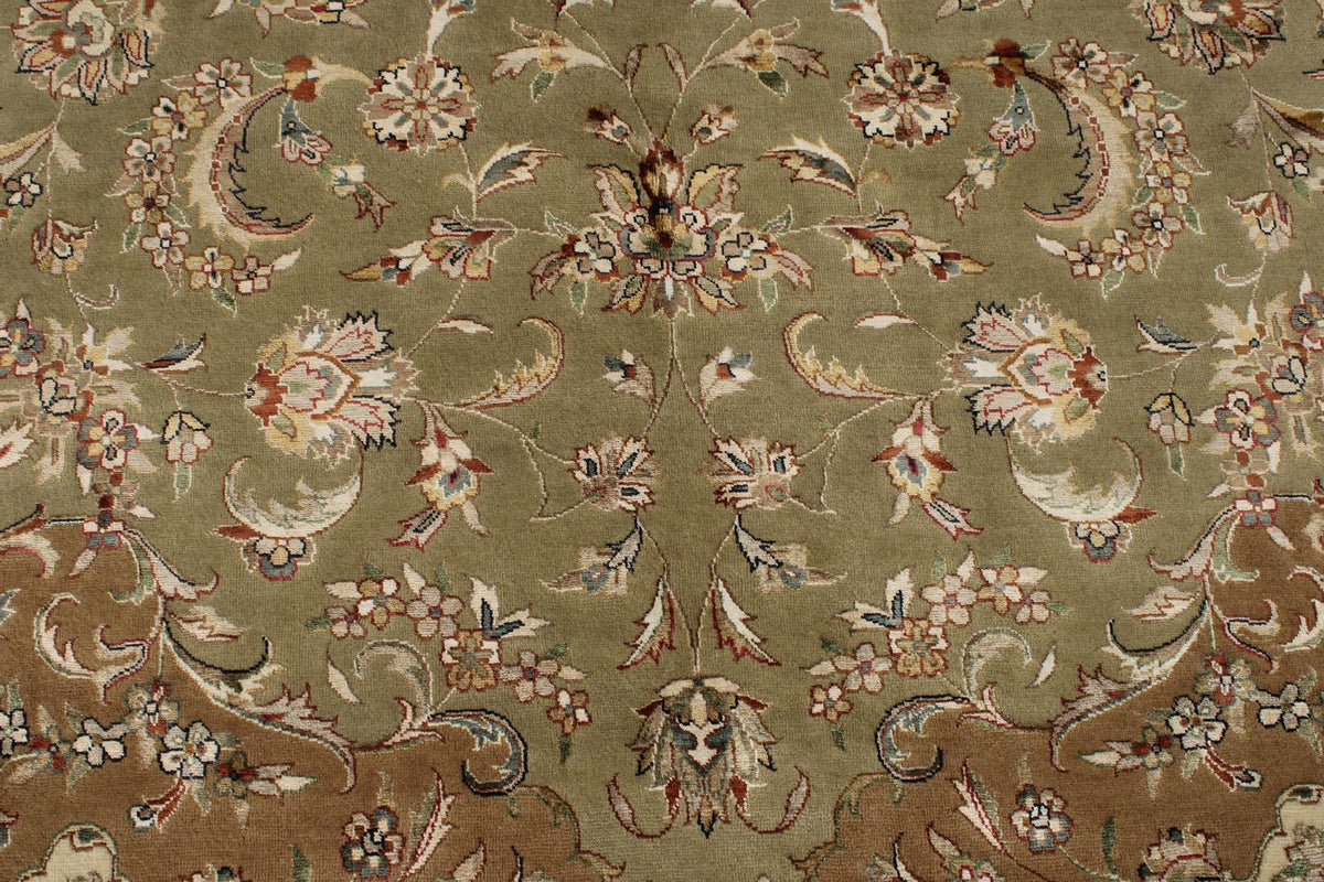 8x10 Light Green and Ivory Turkish Silk Rug