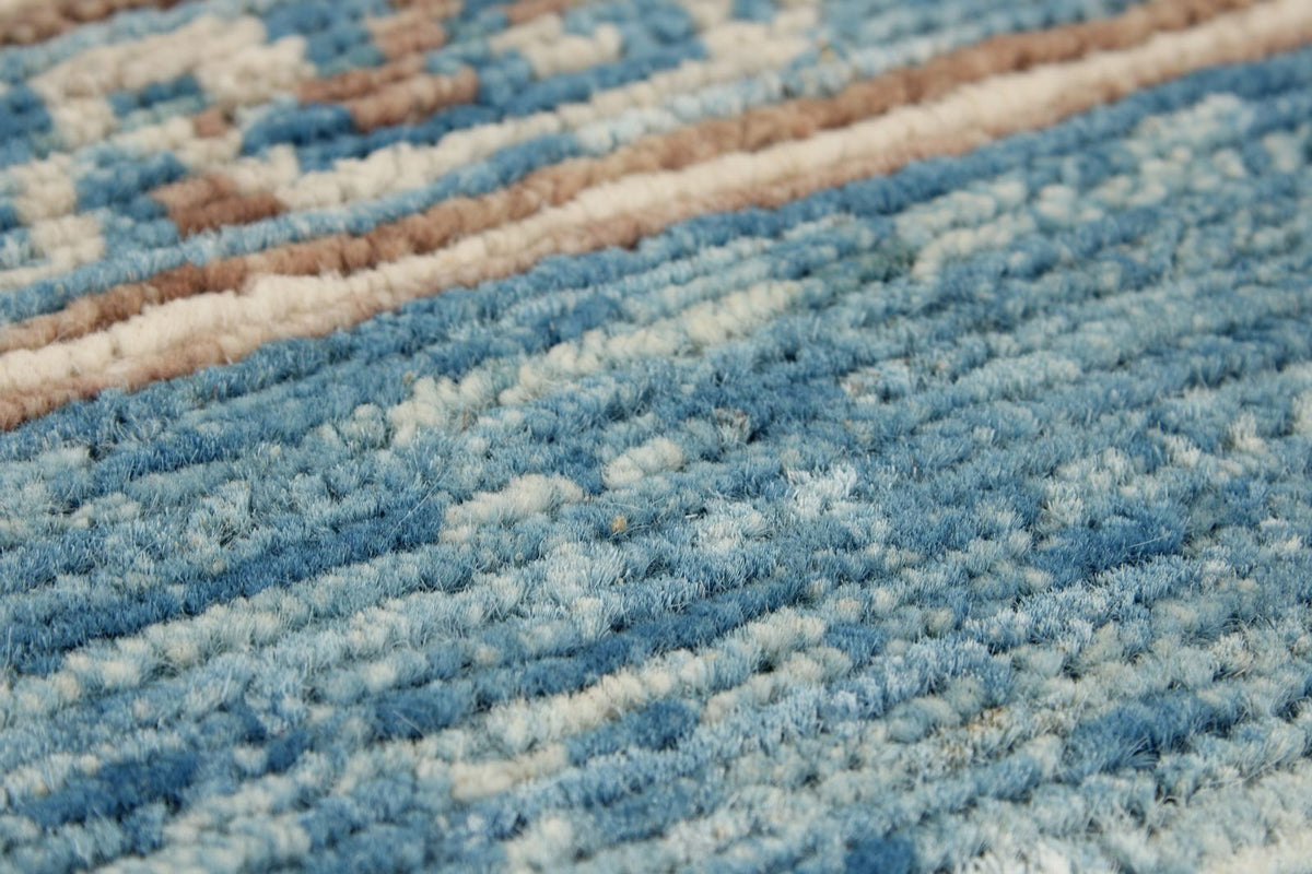 5x7 Blue and Blue Traditional Rug