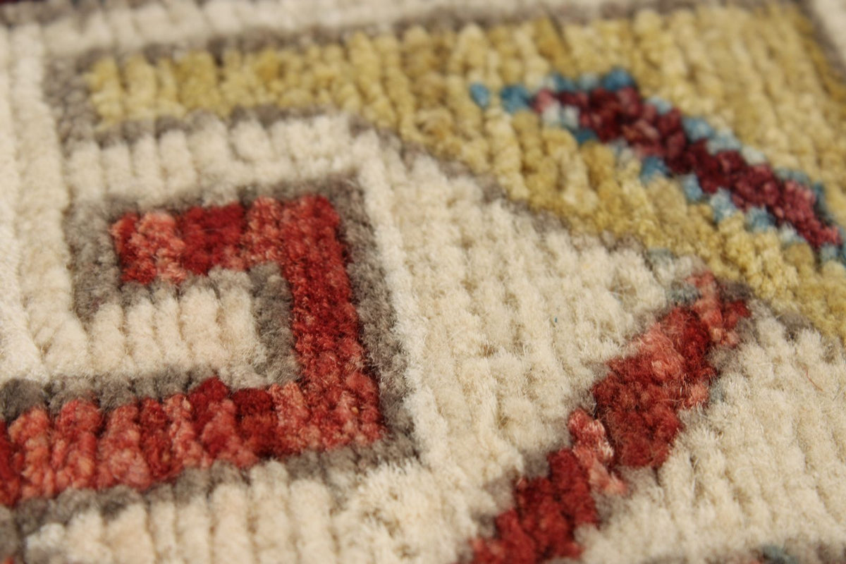 5x7 Navy and Ivory Traditional Rug