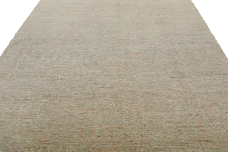 9x10 Ivory and Beige Traditional Rug