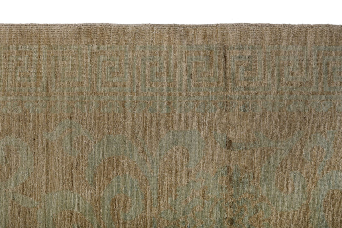 9x10 Ivory and Beige Traditional Rug
