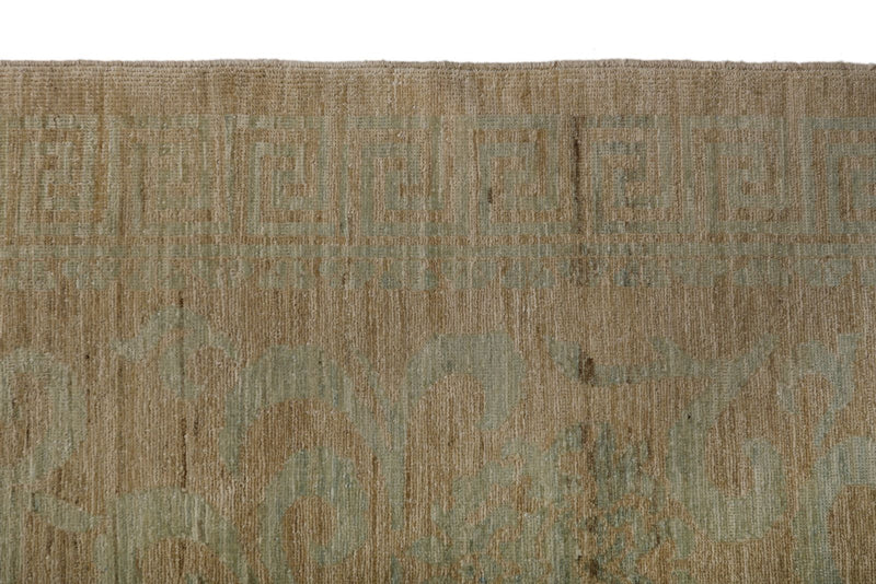 9x10 Ivory and Beige Traditional Rug