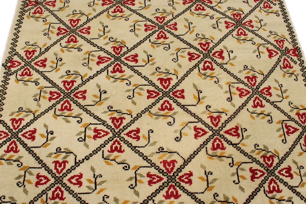 5x9 Ivory and Red Turkish Tribal Rug