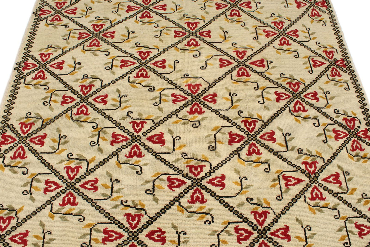 5x9 Ivory and Red Turkish Tribal Rug