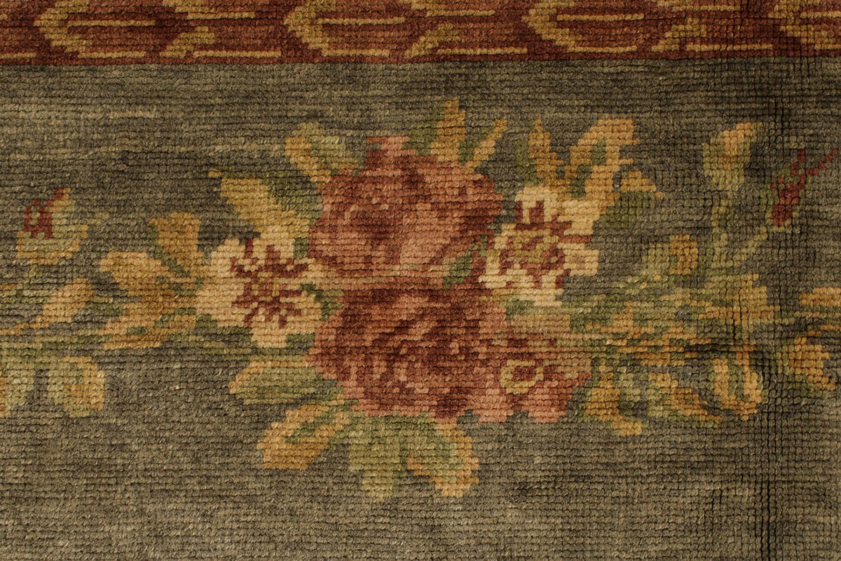 18x24 Beige and Green Traditional Rug